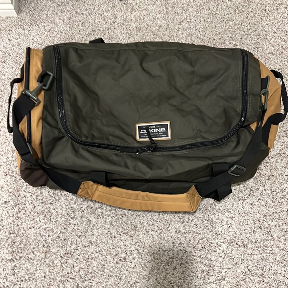 Dakine EQ 74 liter duffel bag